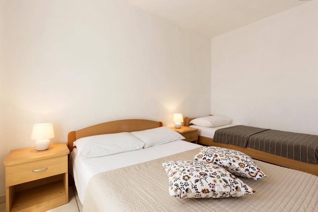 Pinezići Apartments Renata מראה חיצוני תמונה
