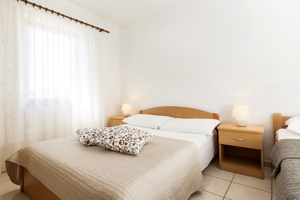 Pinezići Apartments Renata מראה חיצוני תמונה